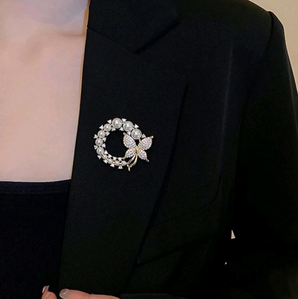 Elegant Pearl and Butterfly Crystal Brooch Pin For Woman